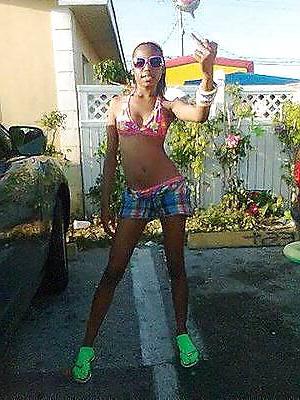 25P Ebony Busty Internet Amateur Young Set 10