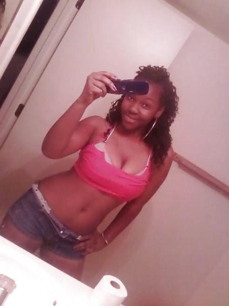 25P Ebony Busty Internet Amateur Young Set 7