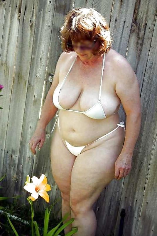 25P Voluptuous beauties bursting out of bikinis