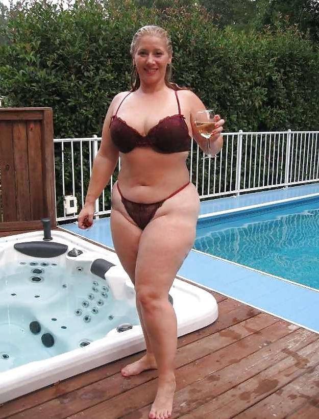 25P Voluptuous beauties bursting out of bikinis