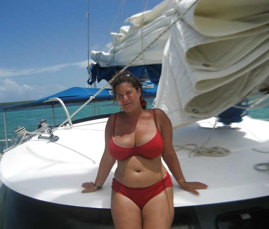 25P Voluptuous beauties bursting out of bikinis