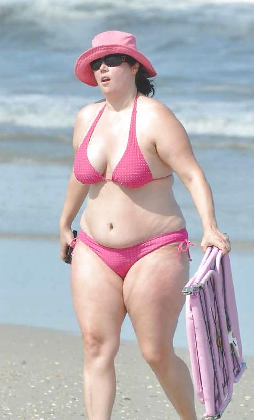25P Voluptuous beauties bursting out of bikinis