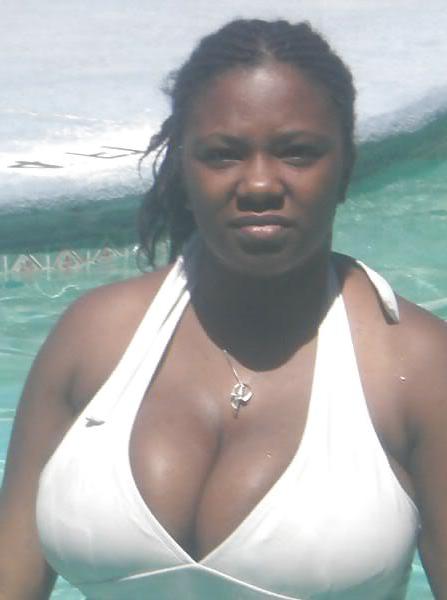25P Ebony Busty Internet Amateur Young Set 11