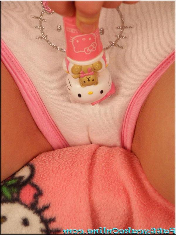 16P Pictures of Pattycake giving you a Hello Kitty tease
