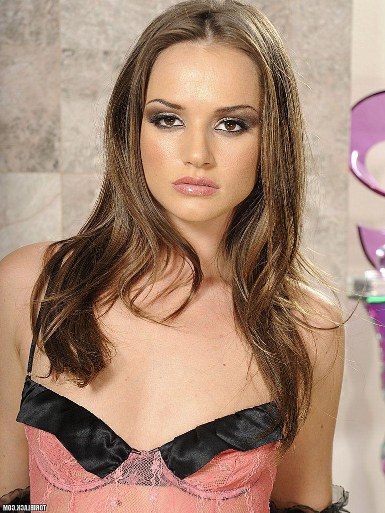 15P Pictures of teen Tori Black dressed in lingerie for you