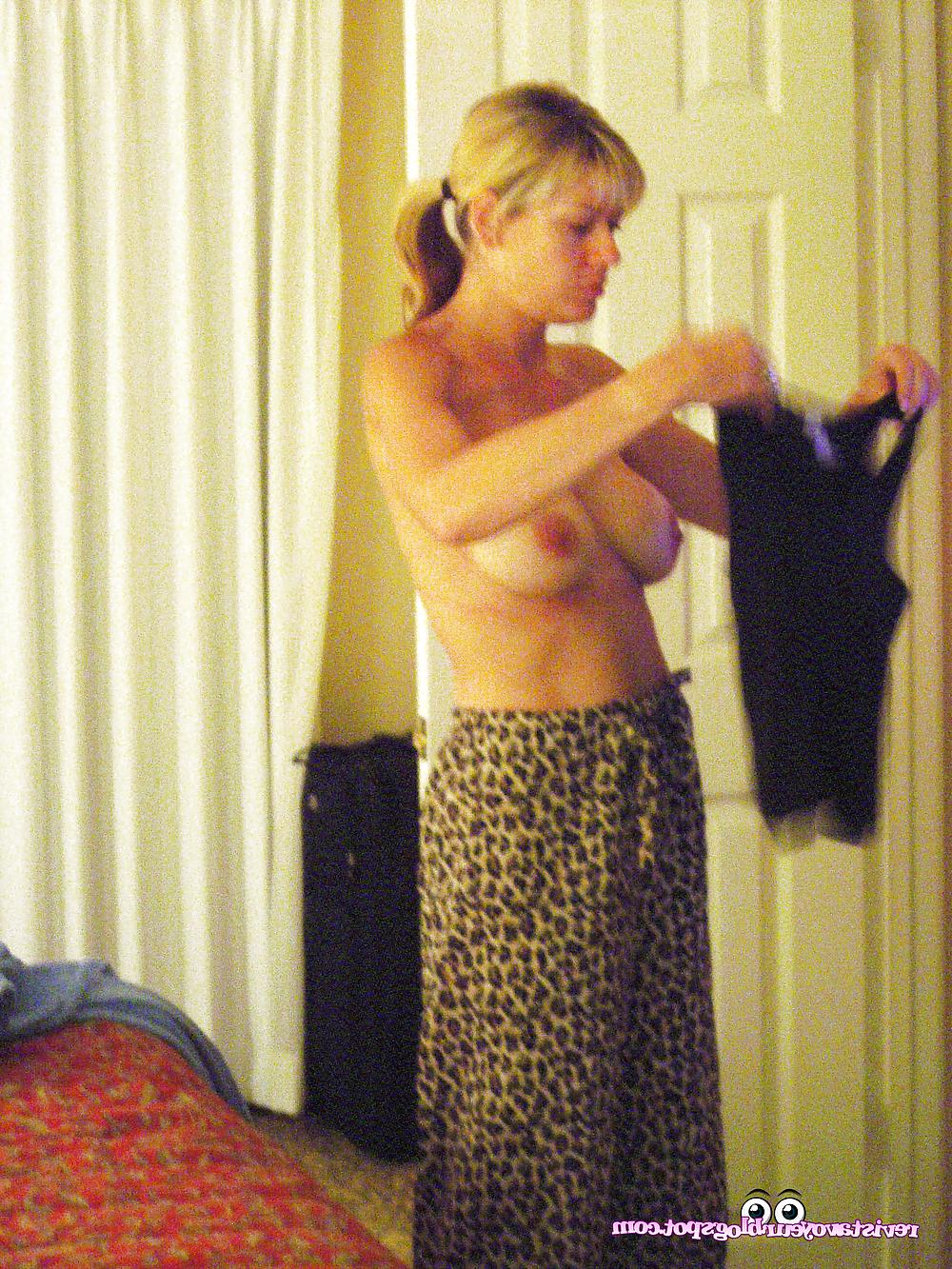 25P Voyeuring wife