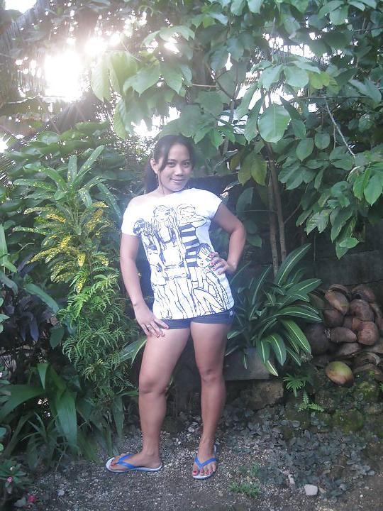 16P Filipina Ladyboy