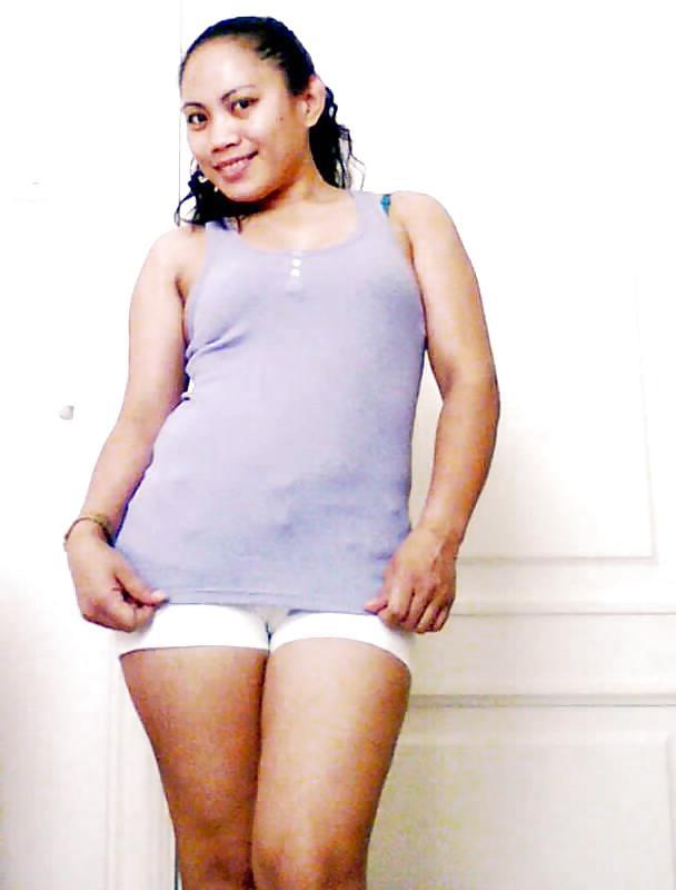 16P Filipina Ladyboy