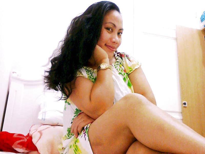 16P Filipina Ladyboy
