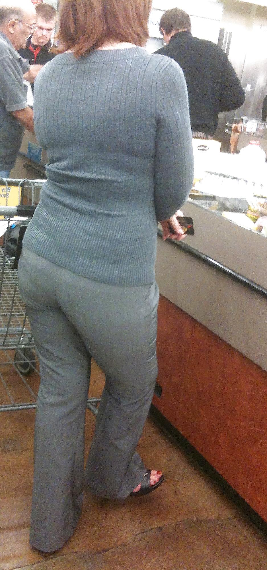 20P Mature Lady In the Supermarket