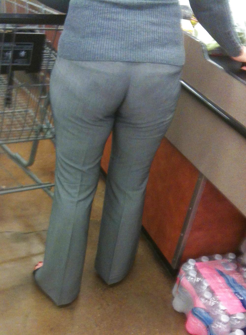 20P Mature Lady In the Supermarket