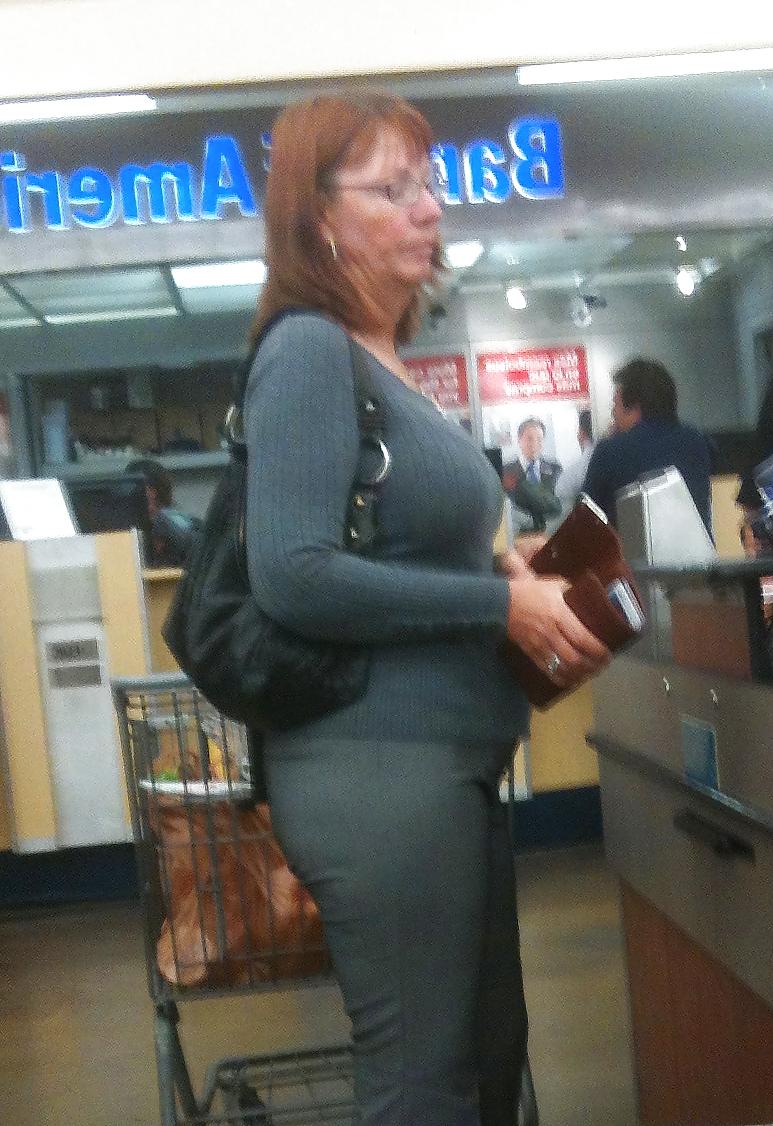 20P Mature Lady In the Supermarket