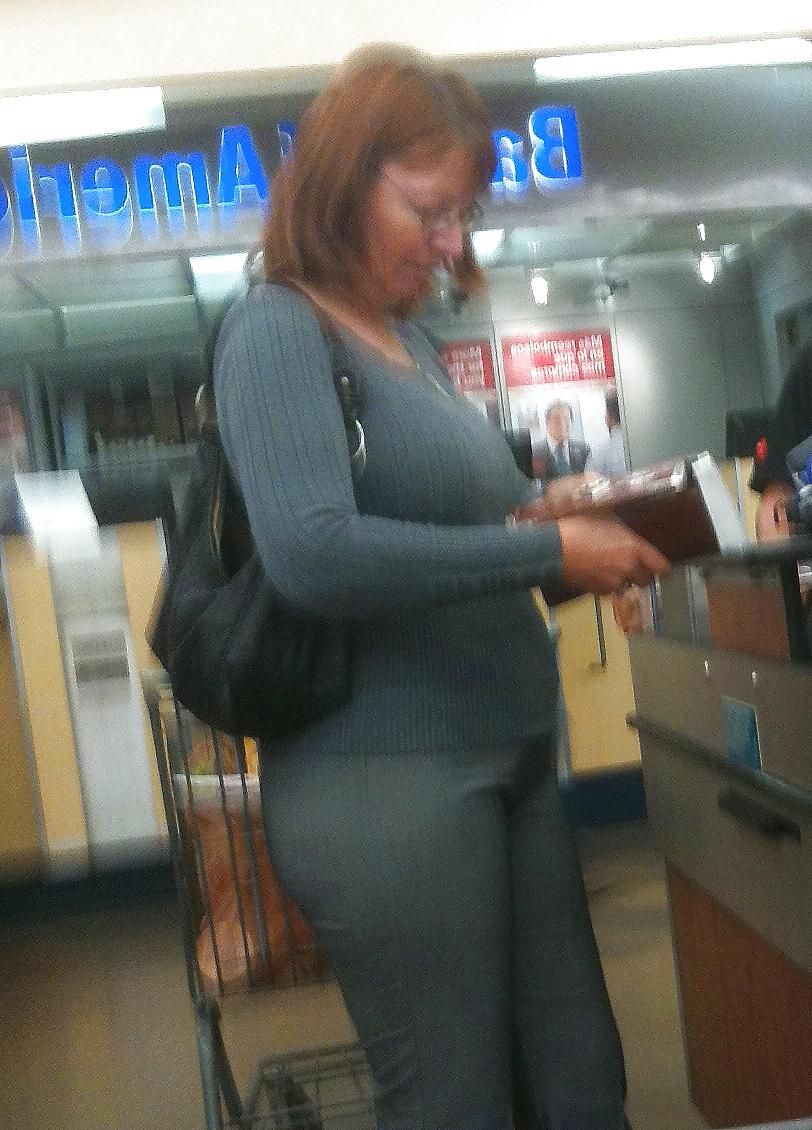 20P Mature Lady In the Supermarket