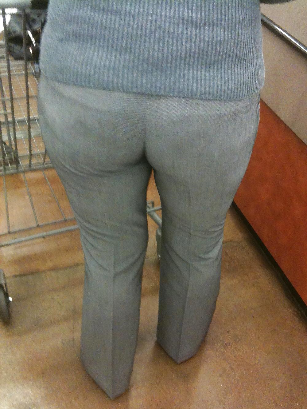 20P Mature Lady In the Supermarket