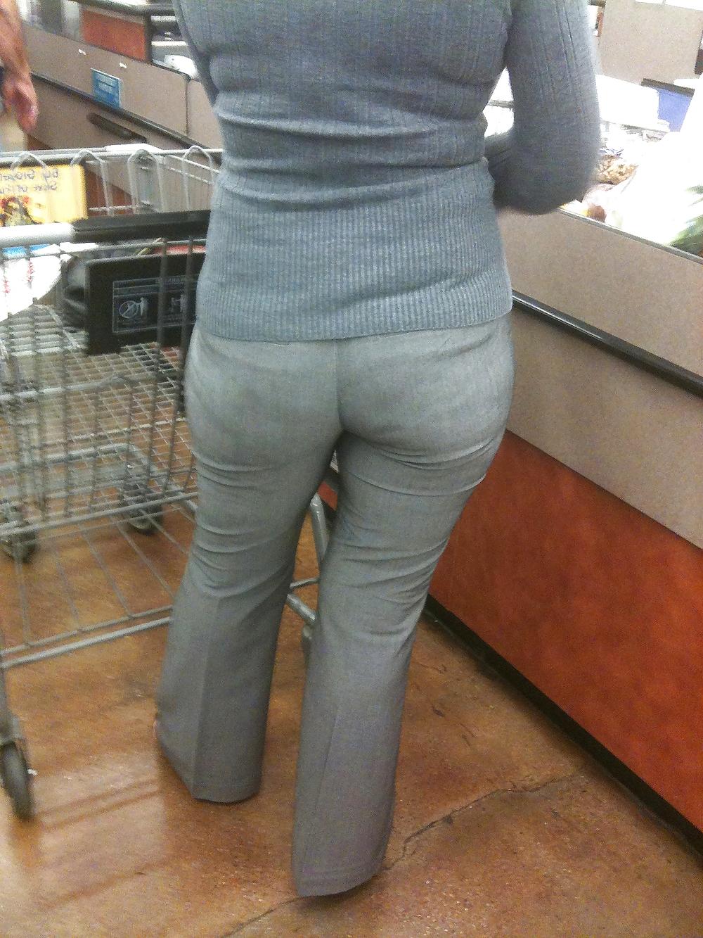 20P Mature Lady In the Supermarket