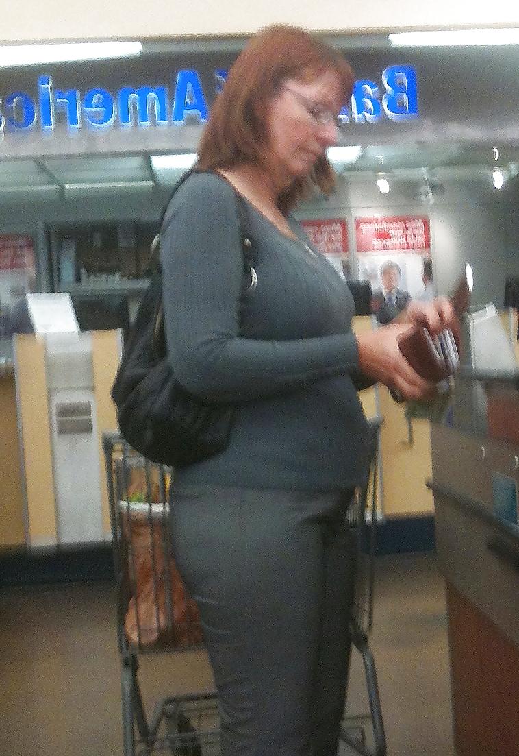 20P Mature Lady In the Supermarket