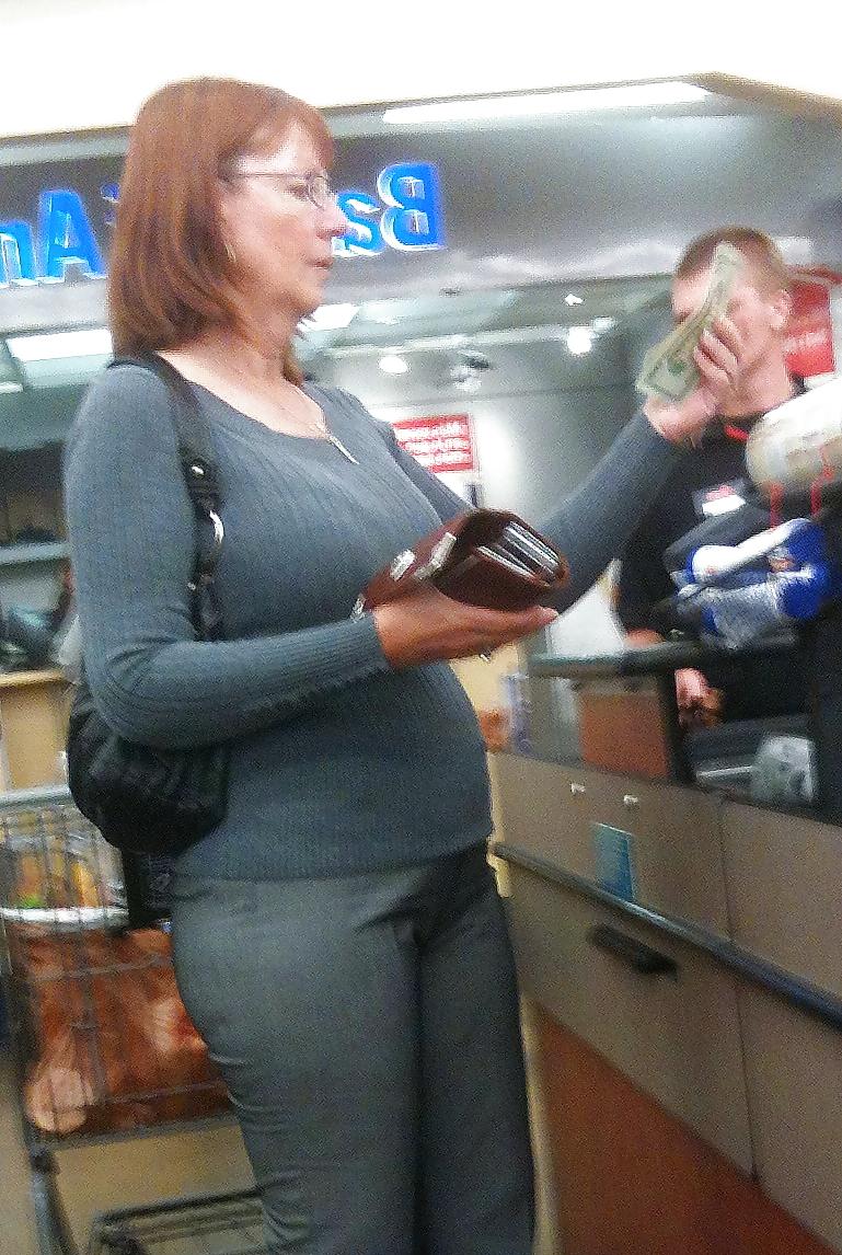 20P Mature Lady In the Supermarket