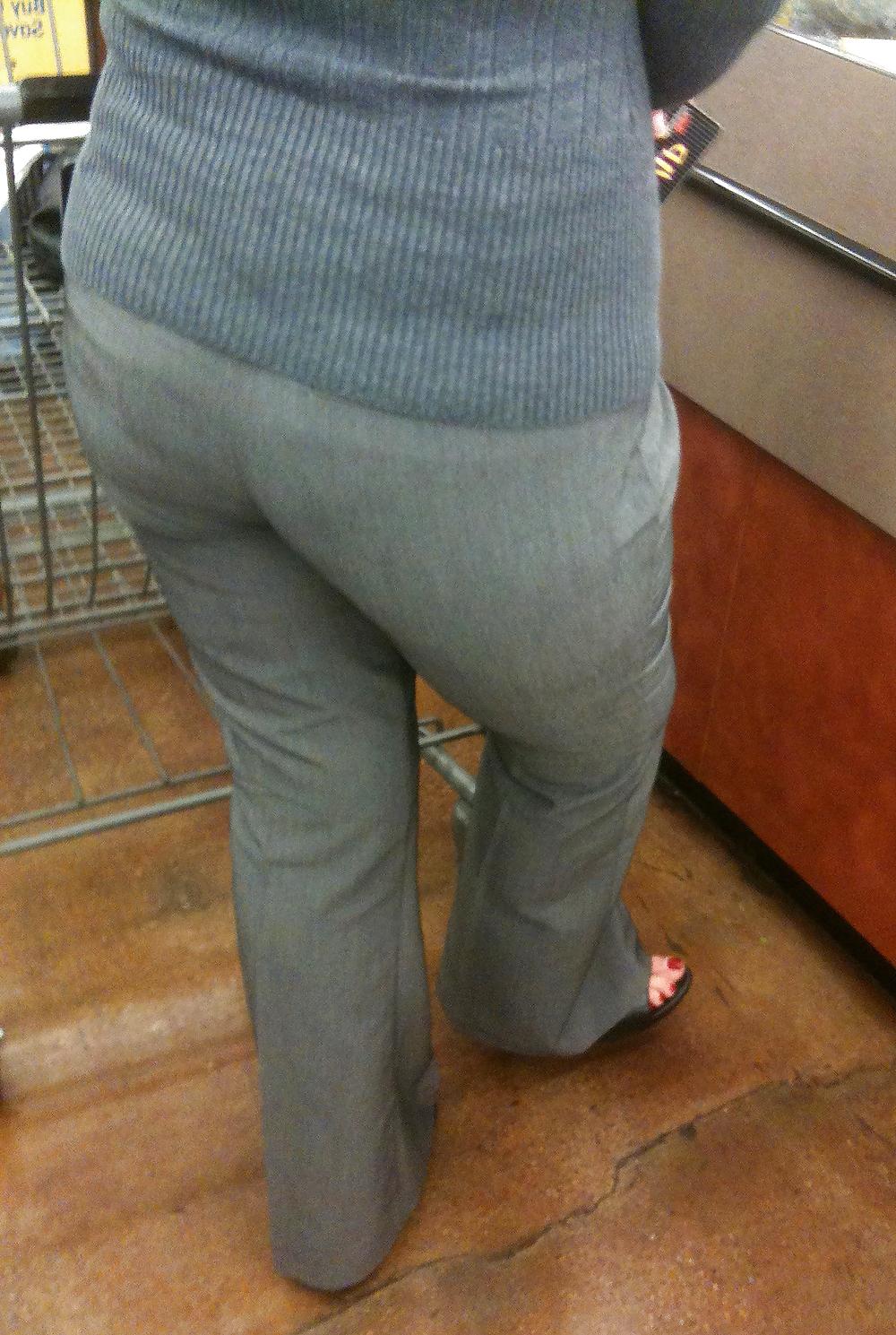 20P Mature Lady In the Supermarket