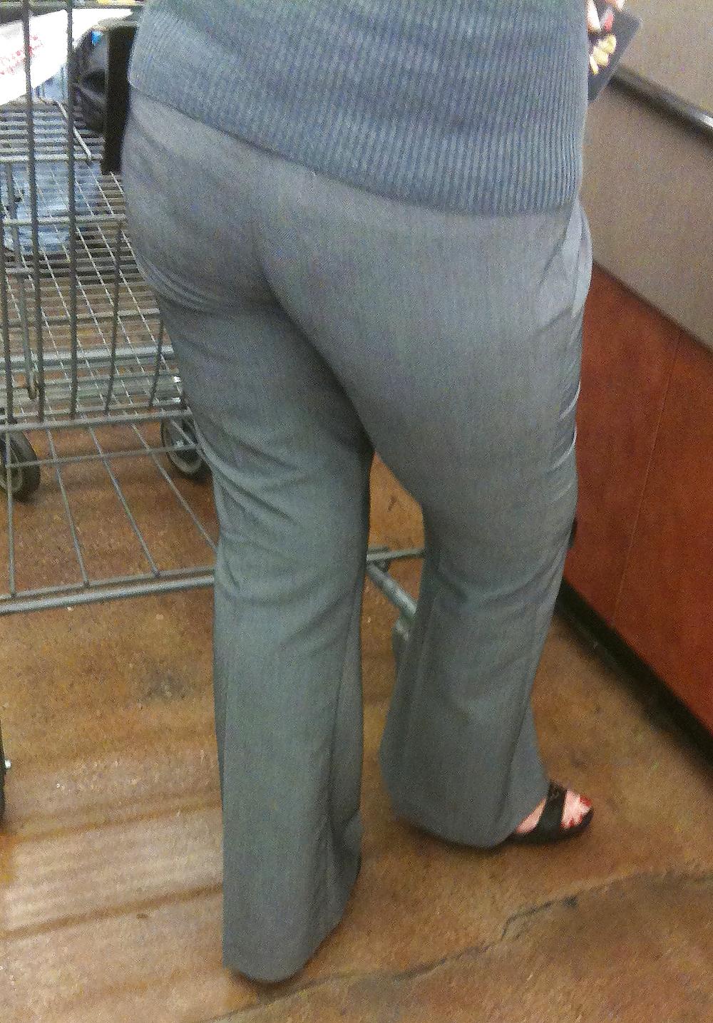 20P Mature Lady In the Supermarket