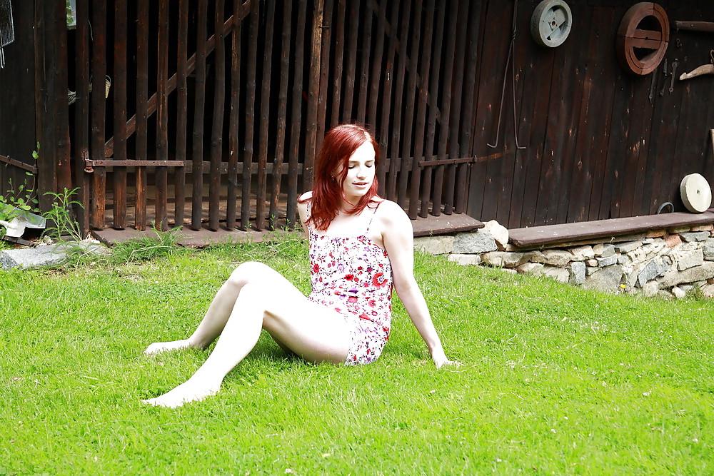 20P REDHEAD TEEN FINGERING