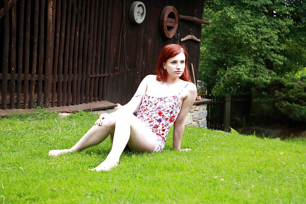 20P REDHEAD TEEN FINGERING