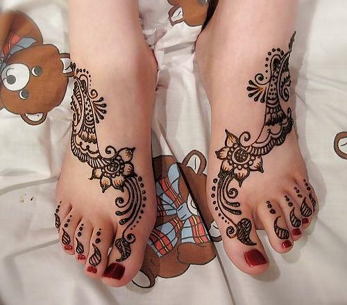 25P Sexy feet close up