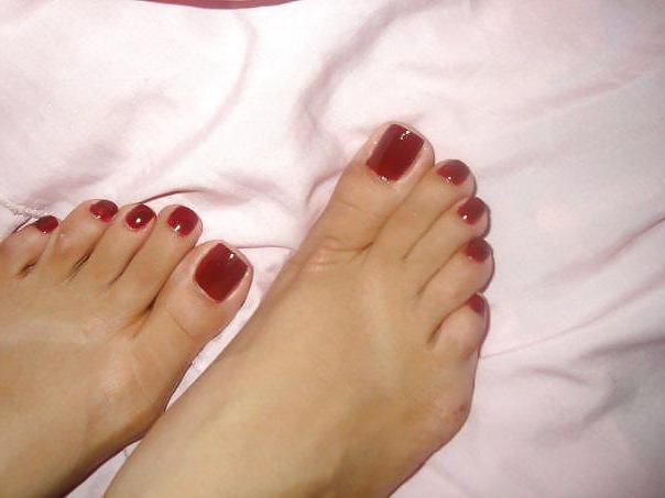 25P Sexy feet close up