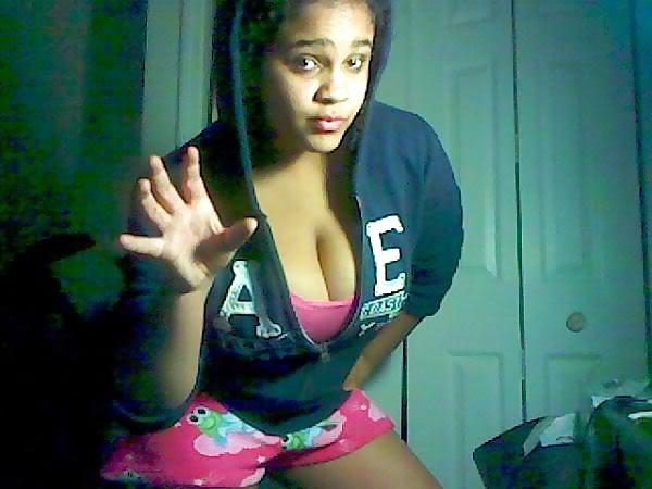 25P Ebony Busty Internet Amateur Young Set 12