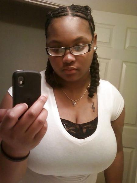25P Ebony Busty Internet Amateur Young Set 12
