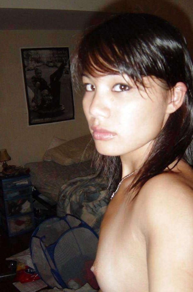 10P Hot asian shows it all