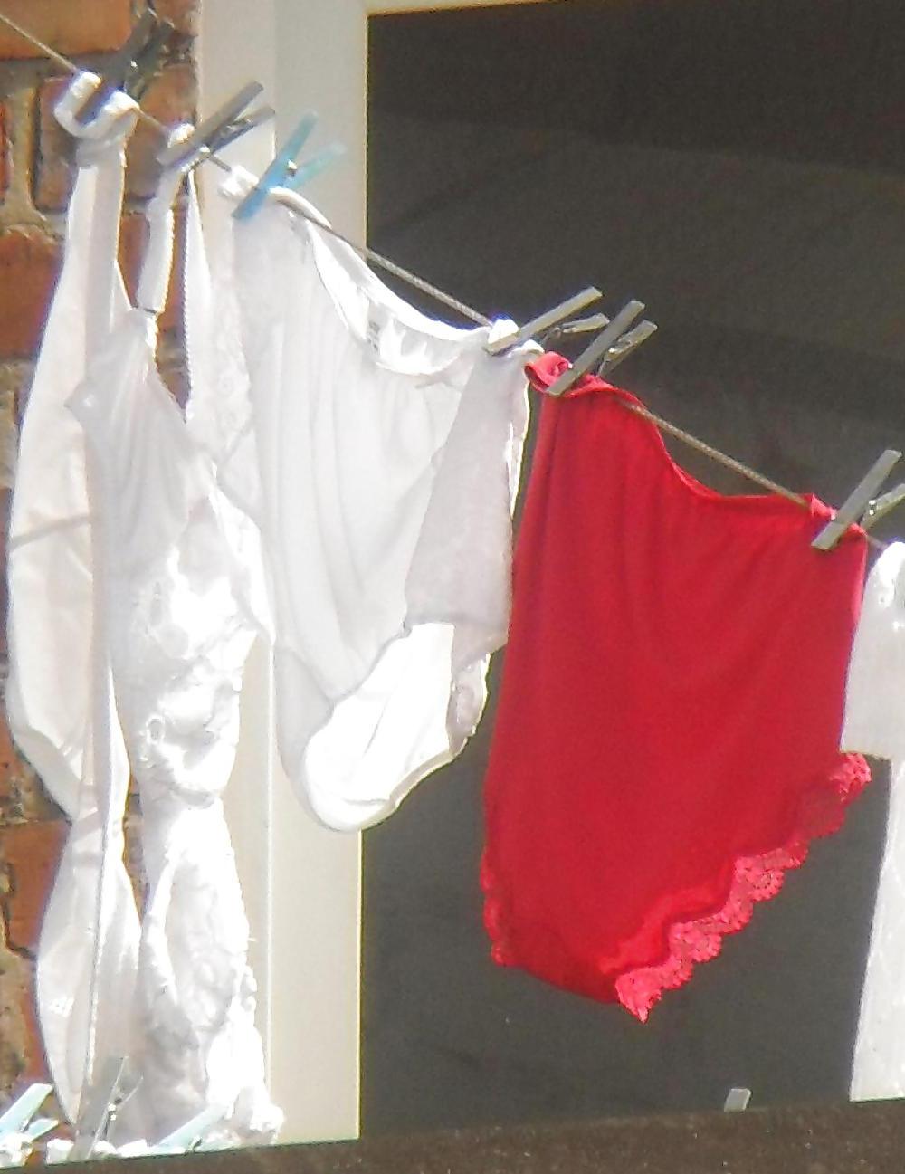 25P 76 y.o lady's washing line