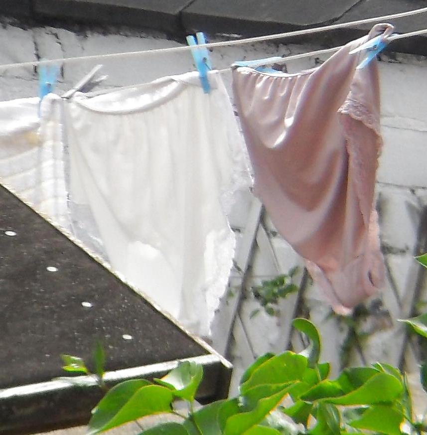 25P 76 y.o lady's washing line