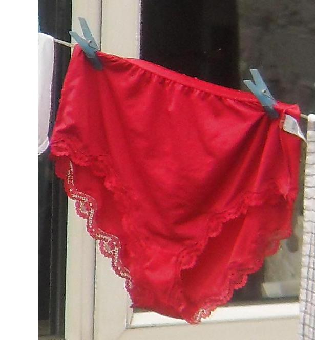 25P 76 y.o lady's washing line