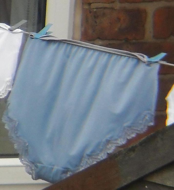 25P 76 y.o lady's washing line