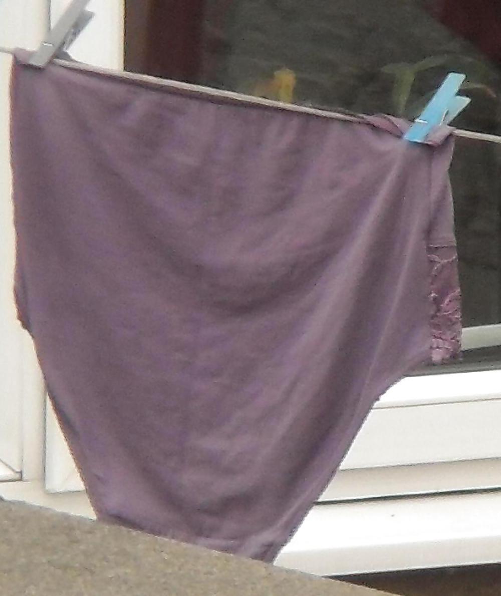 25P 76 y.o lady's washing line