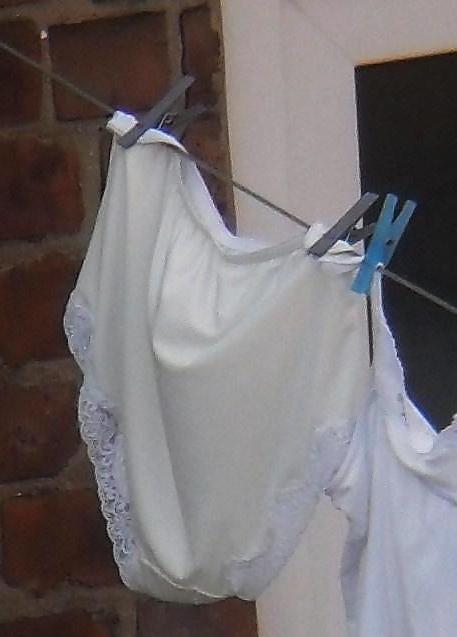 25P 76 y.o lady's washing line