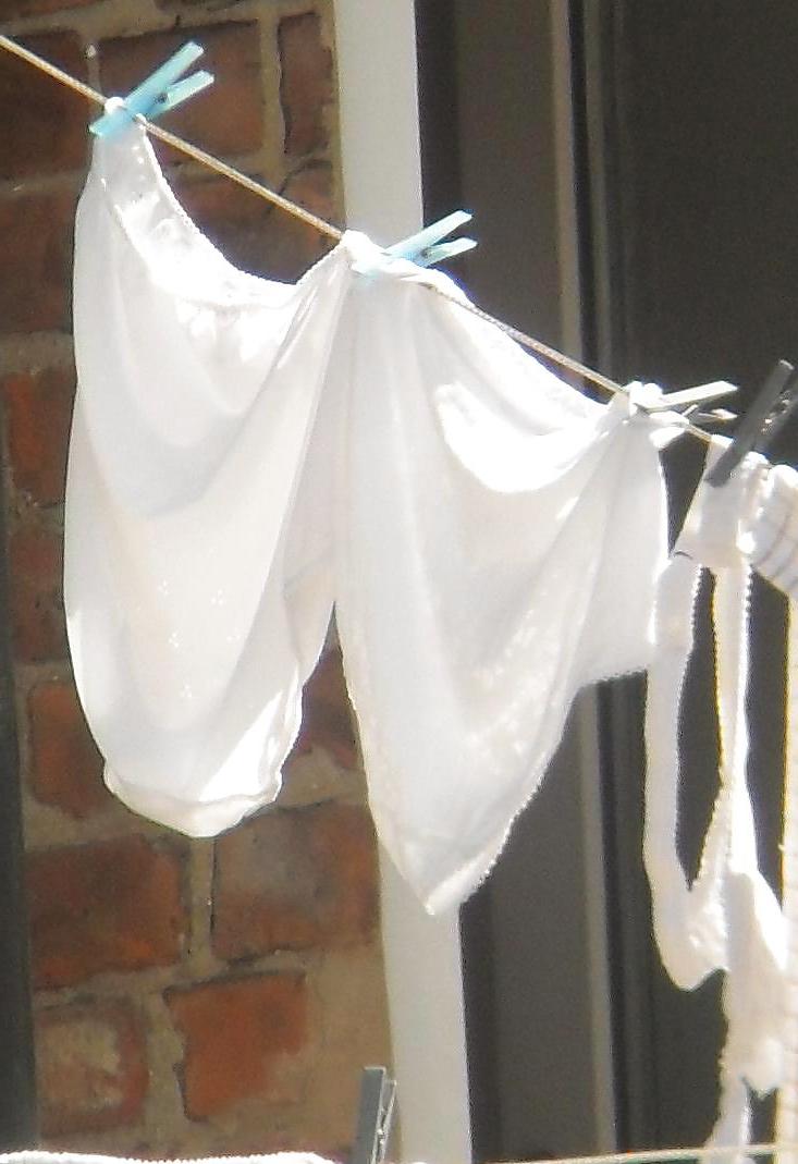 25P 76 y.o lady's washing line