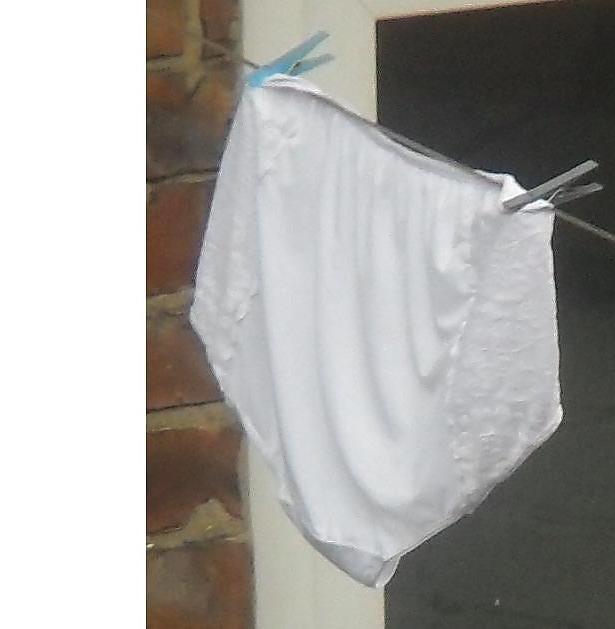 25P 76 y.o lady's washing line