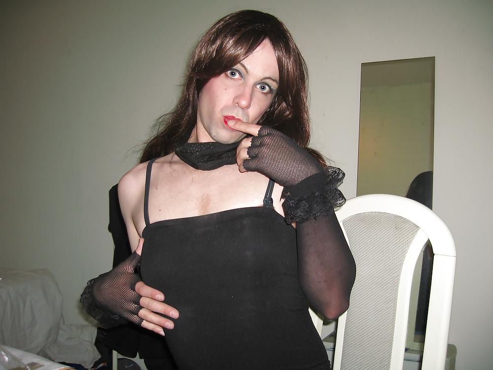 8P Blackn tube dress , long brown hair and killer heels 
