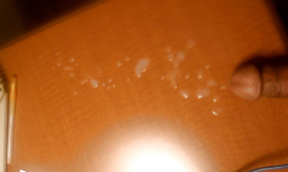 4P Rubbing one out during cyber - nice load cumshot
