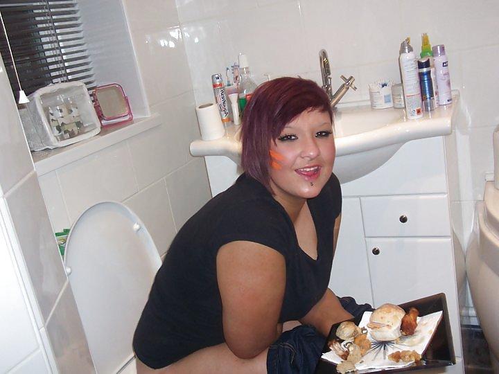 20P Teens on Toilets 2