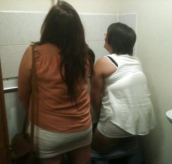 20P Teens on Toilets 2