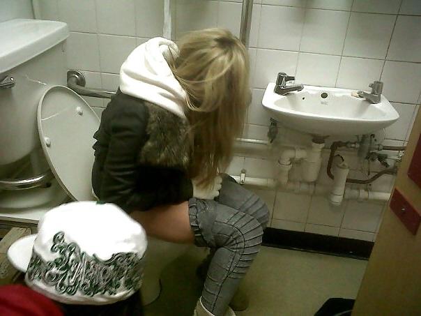 20P Teens on Toilets 2