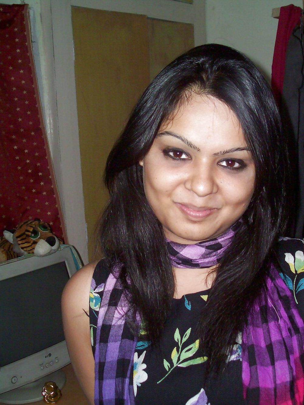 15P Sexy indian lady