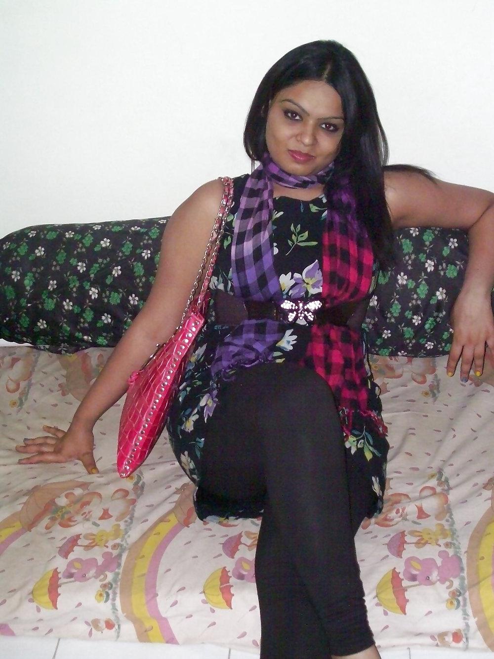 15P Sexy indian lady