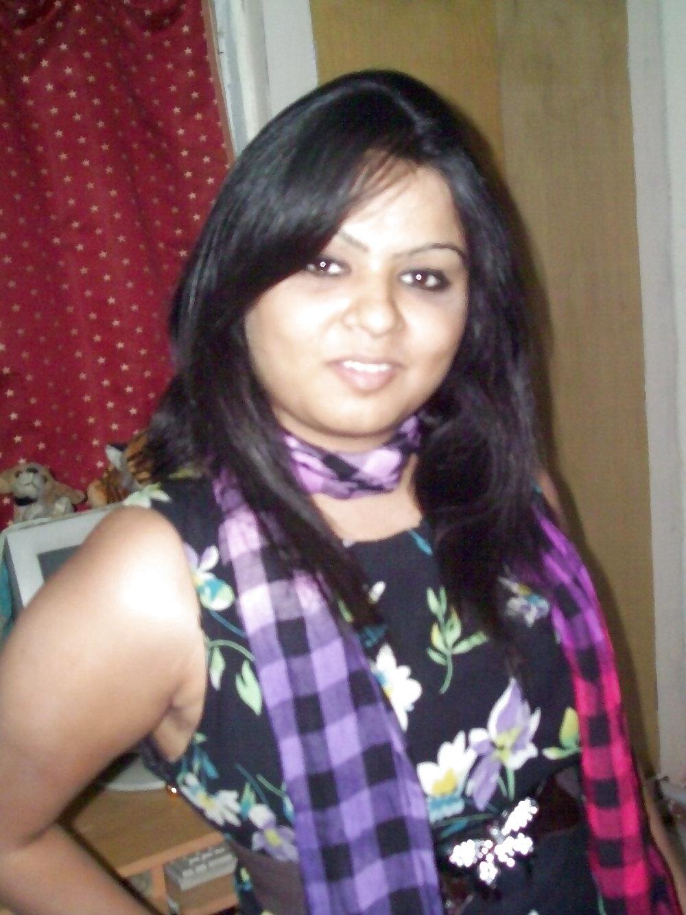 15P Sexy indian lady