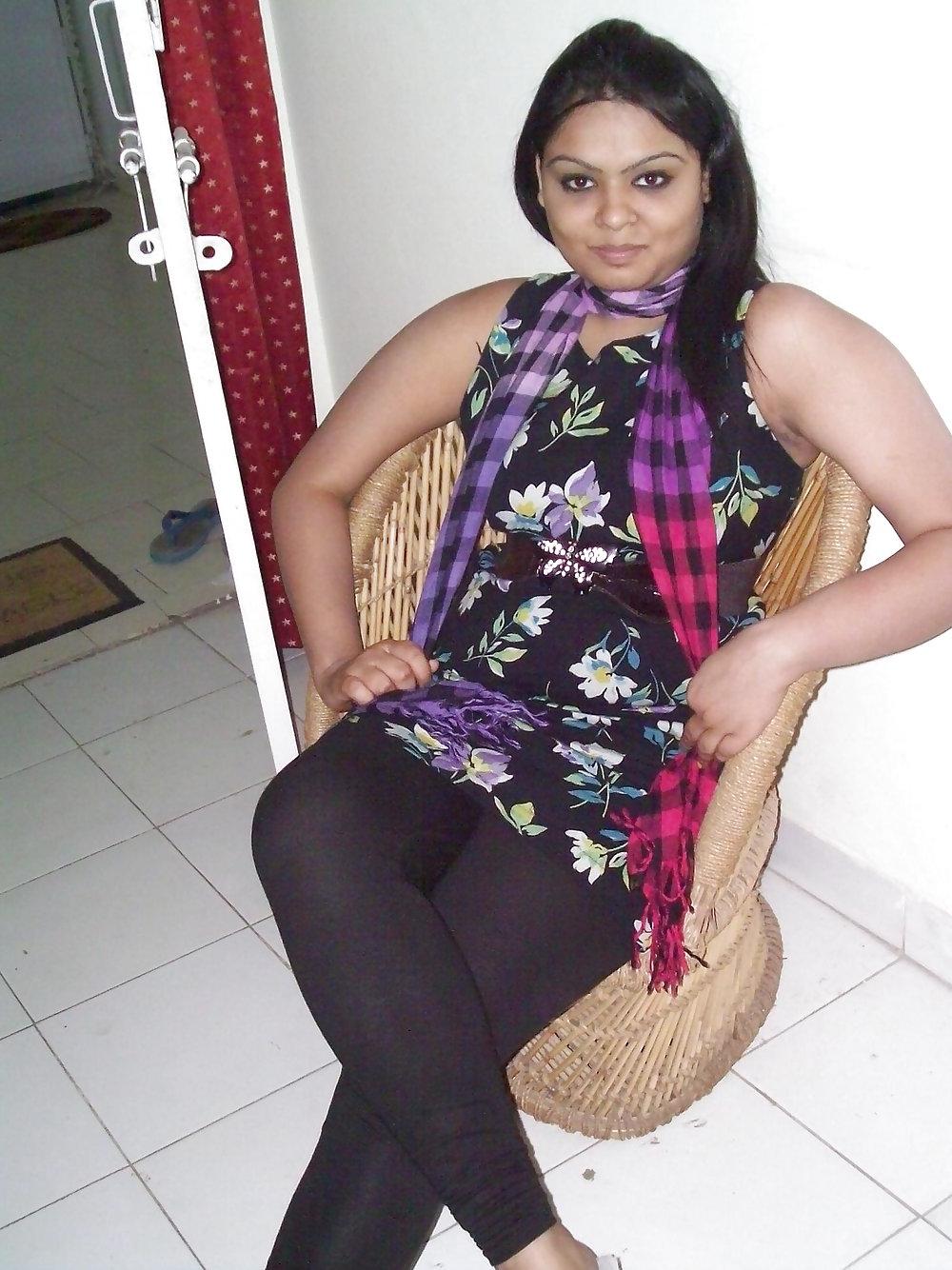 15P Sexy indian lady