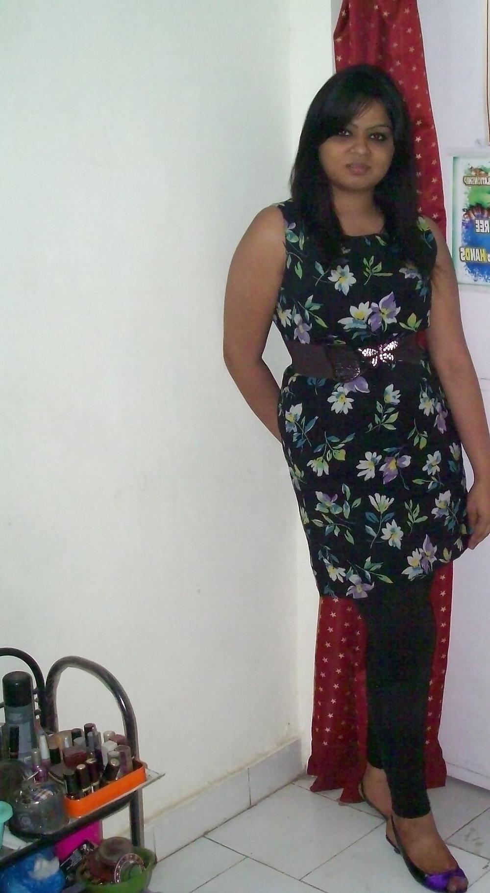 15P Sexy indian lady
