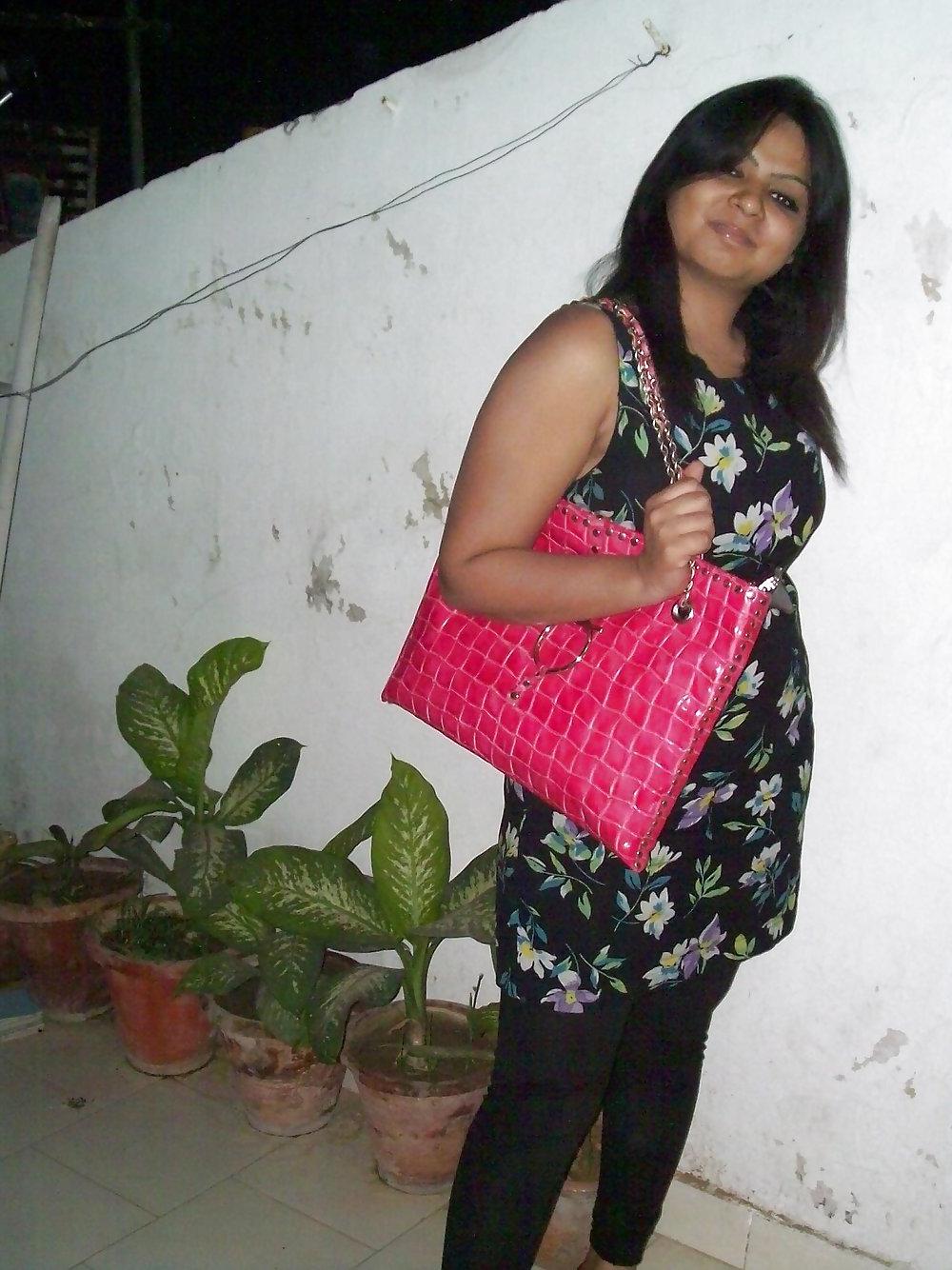 15P Sexy indian lady