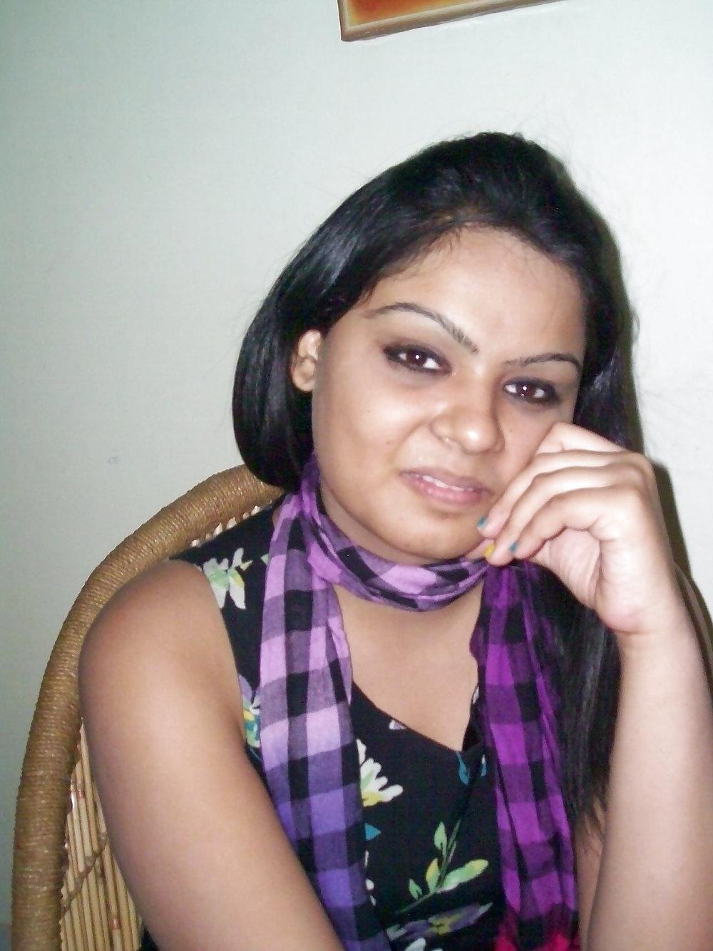 15P Sexy indian lady